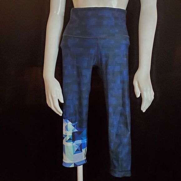 Peloton x WITH Pyramid High Waist Blue Capri Leggings (S) - Picture 3 of 6